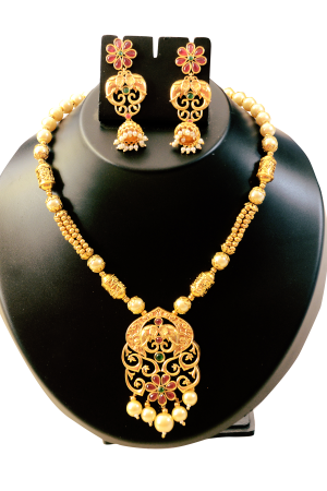 Designer Gold And Pearl Set