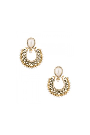 Gold dangler earrings with stones and pearls 